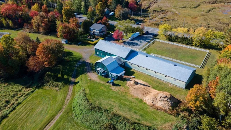 Les Écuries de la Rive Inc. — Saint-Étienne-de-Lauzon, Montérégie